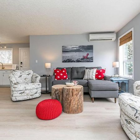 Lovely 2 Bedroom Suite Steps From The Beach 維多利亞 外观 照片