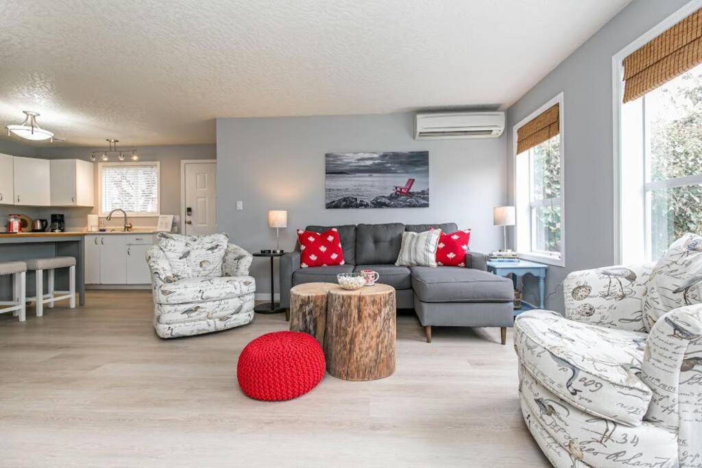 Lovely 2 Bedroom Suite Steps From The Beach 維多利亞 外观 照片